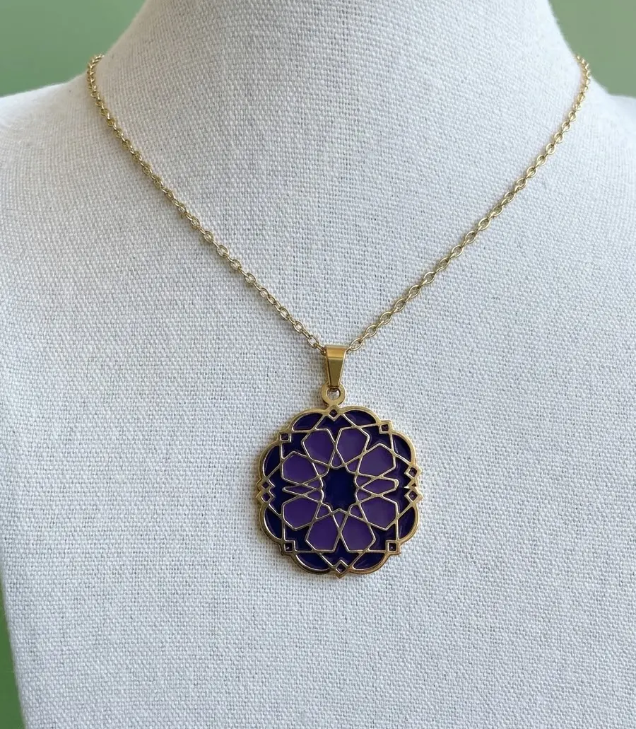 Andalusian star geometric pendant necklace with deep violet