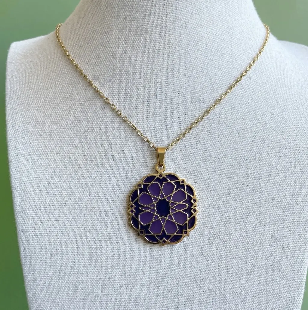 Andalusian star geometric pendant necklace with deep violet